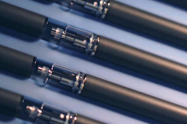 vape cartridge & 510 battery kit picture