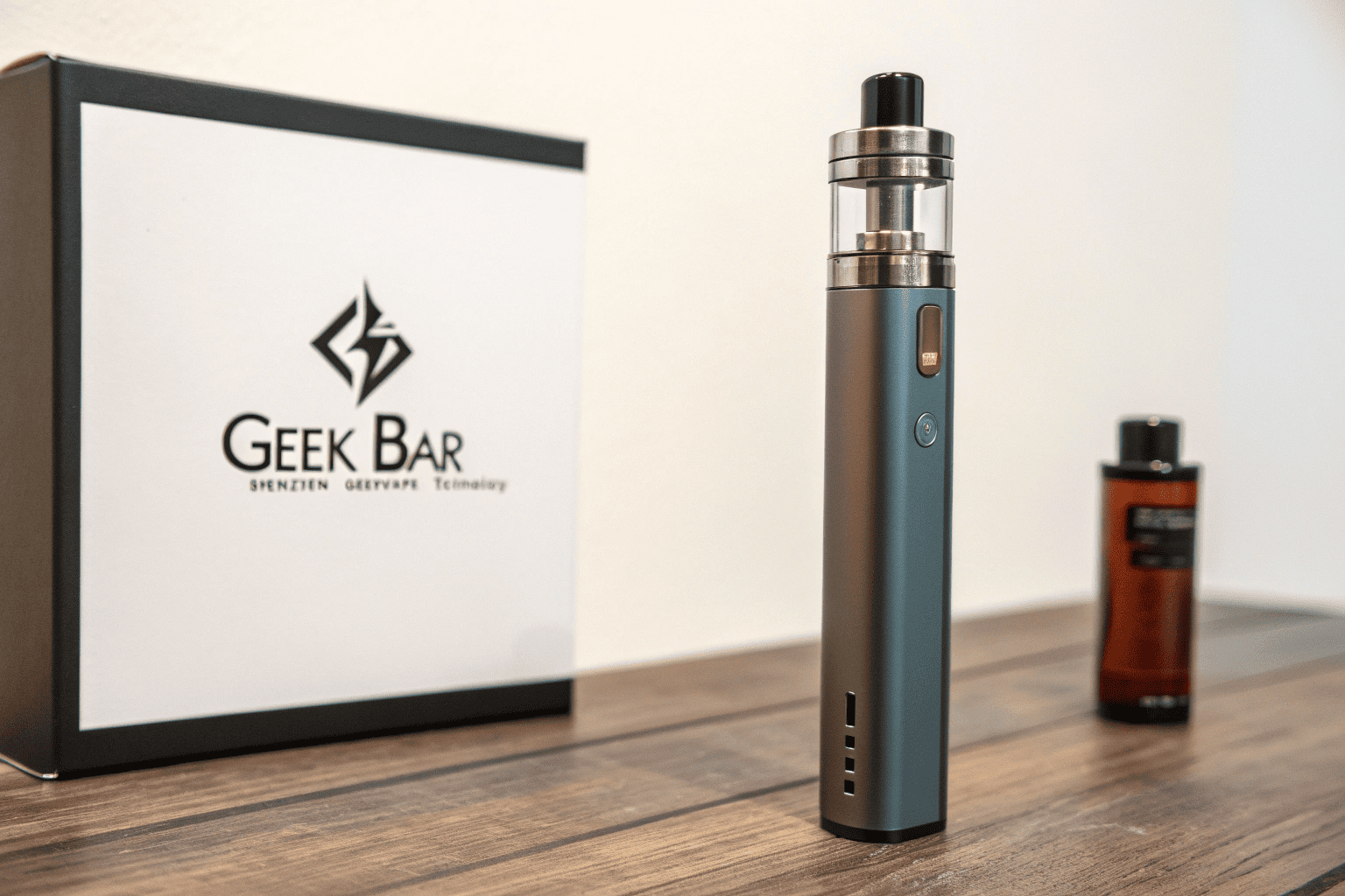 The Geek Bar logo next to a Chinese flag