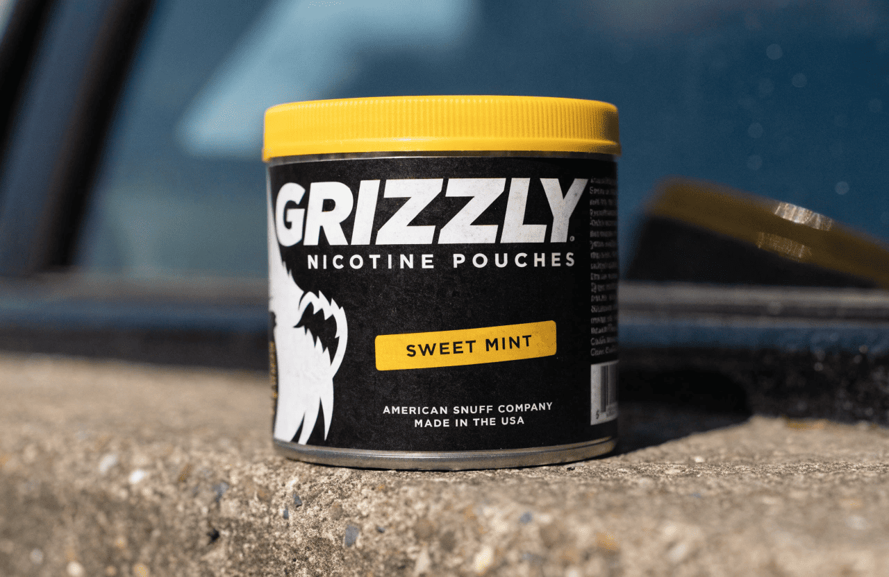 A Grizzly Nicotine Pouches can with a backdrop of a US map highlighting Tennessee and North Carolina.